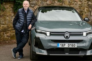 Marek Eben si převzal nové auto. Zná ho z dřívějška, ale nová generace předčila jeho očekávání - Garáž.cz
